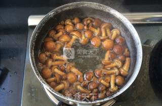 肉炒白菜滑子蘑的做法步骤：2