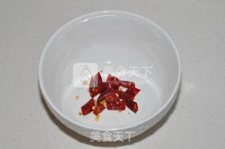 韭菜炒河虾的做法步骤：1