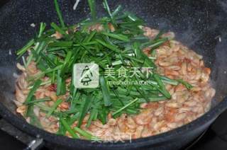 韭菜炒河虾的做法步骤：9