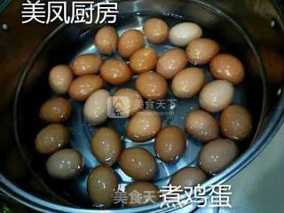 五香卤蛋的做法步骤：1
