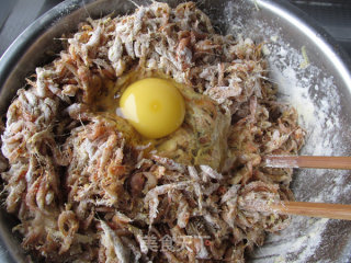 酥炸小河虾卷饼的做法步骤：6