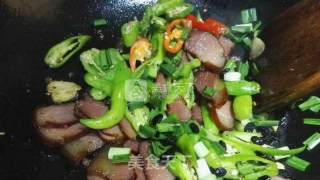 青椒炒腊肉的做法步骤：6