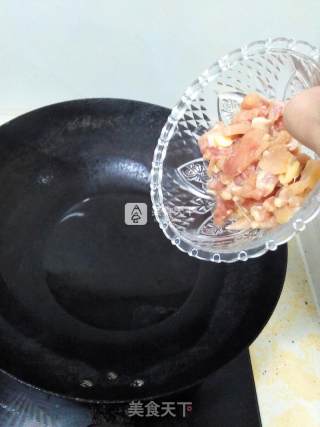 虫草鸡丝鱼丸炒面的做法步骤：6