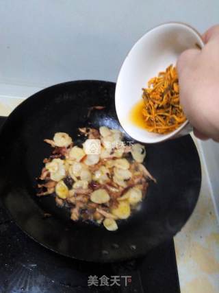 虫草鸡丝鱼丸炒面的做法步骤：9
