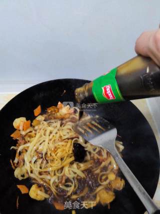 虫草鸡丝鱼丸炒面的做法步骤：13