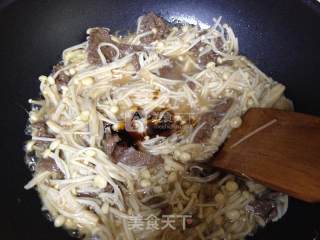 牛肉炒金针菇的做法步骤：4