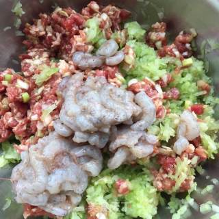 佛手瓜鲜虾猪肉馄饨的做法步骤：7