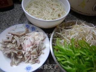 合菜炒面的做法步骤：1
