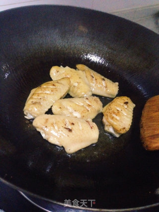 麻辣味的土豆炖鸡翅，很耙糯~的做法步骤：3