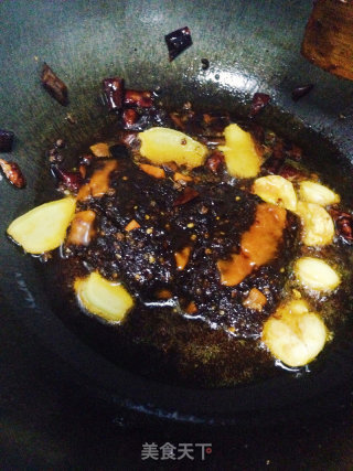 麻辣味的土豆炖鸡翅，很耙糯~的做法步骤：6