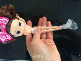 芭比公主蛋糕——送你仍有公主梦的你的做法步骤：12