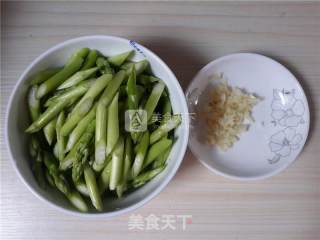 凉拌芦笋的做法步骤：2