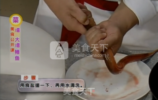 【桃李厨艺】色泽酱红、汤汁浓稠的淮扬菜，你会做吗？其实挺简单的，不信你看！的做法步骤：2