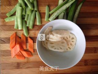 铁板牛肉杂蔬的做法步骤：2