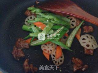铁板牛肉杂蔬的做法步骤：7