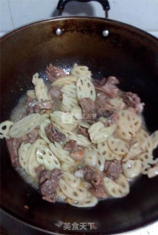 莲藕焖鸭肉家庭版的做法步骤：7