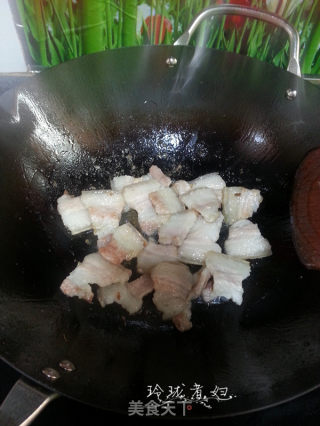 五花肉炒尖椒花菜的做法步骤：3