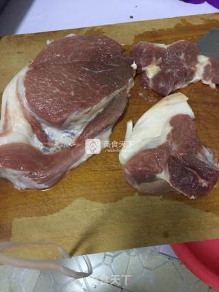 白切肉的做法步骤：1