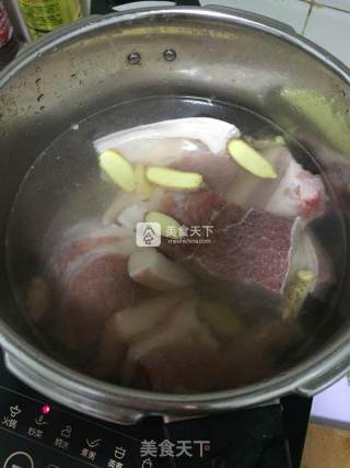 白切肉的做法步骤：2