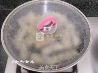 鲜肉木耳锅贴的做法步骤：9