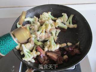 豆豉腊肉煸花菜的做法步骤：6