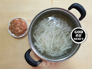 二十四节气来养生-滋阴去燥的萝卜肉丝汤的做法步骤：7