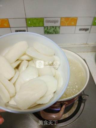 肉丸包菜汤年糕的做法步骤：5