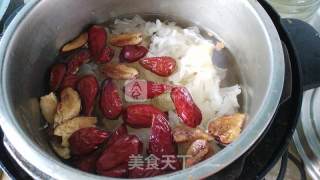 红枣银耳羹的做法步骤：3