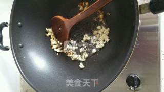 蒜泥菠菜的做法步骤：1