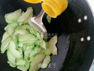 小炒富士瓜的做法步骤：8