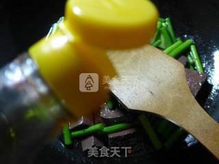 蒜薹炒鹅血的做法步骤：6