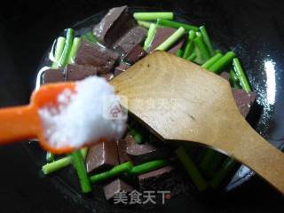 蒜薹炒鹅血的做法步骤：7