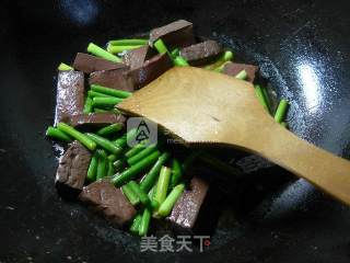 蒜薹炒鹅血的做法步骤：9