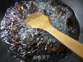 黑木耳花生米炒水笋的做法步骤：3