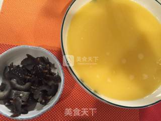 海参鸡蛋羹的做法步骤：1