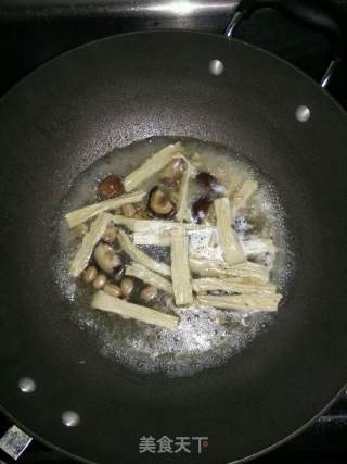 腐竹焖排骨的做法步骤：4