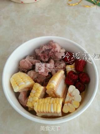 山药玉米猪骨汤的做法步骤：1