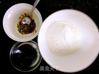 手撕饼的做法步骤：1
