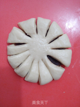 豆沙菊花面包的做法步骤：12