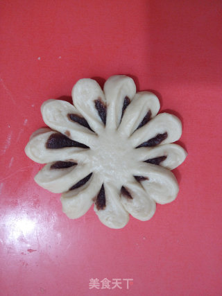 豆沙菊花面包的做法步骤：13