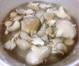 时蔬虾仁疙瘩汤的做法步骤：2