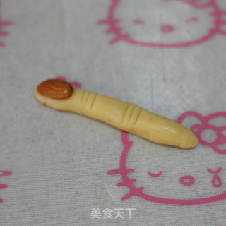 预热万圣节-----女巫手指饼干的做法步骤：8