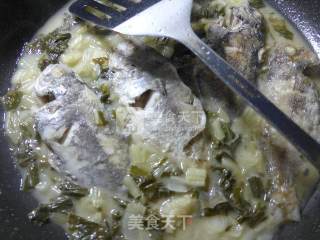 腌白菜煮黑鲳鱼的做法步骤：8