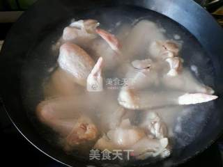 蚝油鸡翅的做法步骤：1