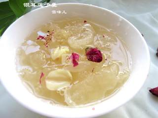 银耳莲子羹的做法步骤：6