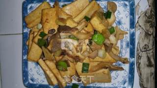 蘑菇烧豆腐的做法步骤：1