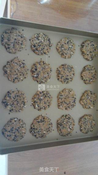 低油低糖无黄油版 黑芝麻燕麦高纤饼干的做法步骤：8