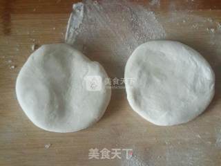 黑芝麻糖饼的做法步骤：2