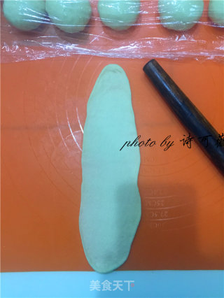 小花朵豆沙面包的做法步骤：8