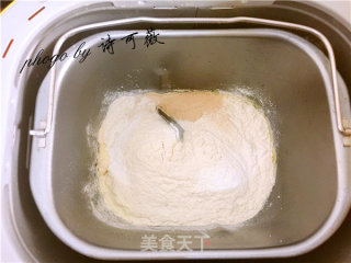 里外肉松面包的做法步骤：2